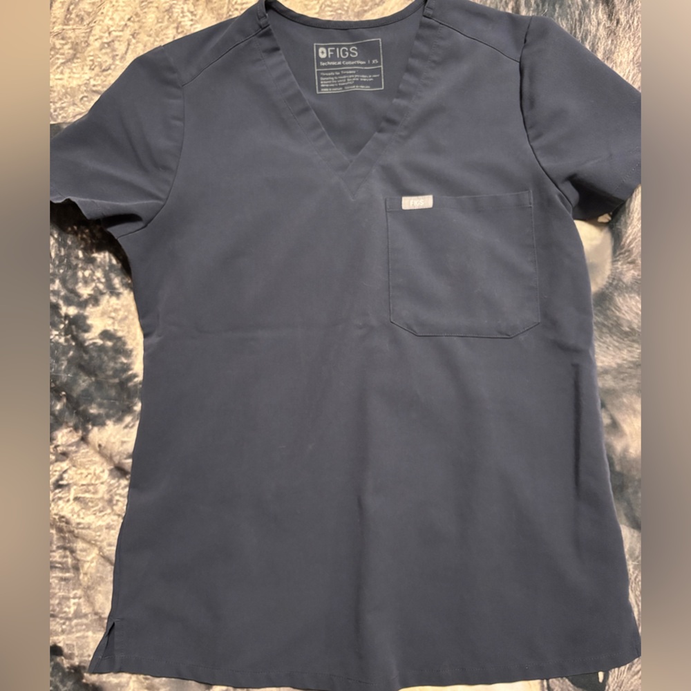 Figs scrub top
